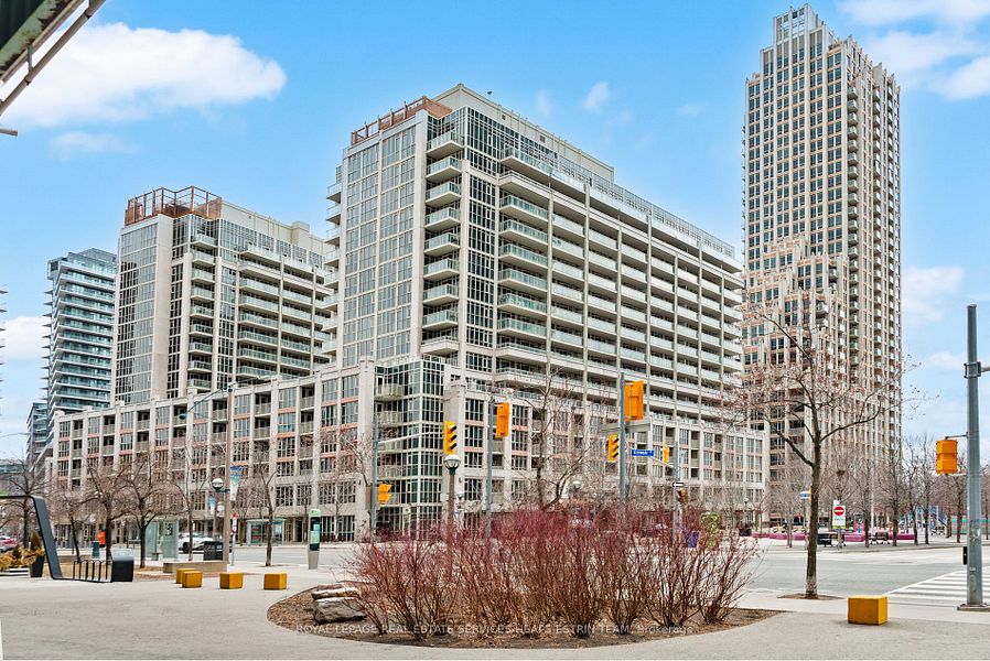 35 Bastion Street Unit 825, Toronto