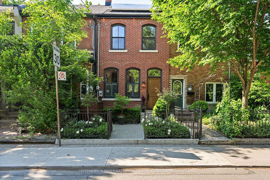 352 Wellesley Street East, Toronto
