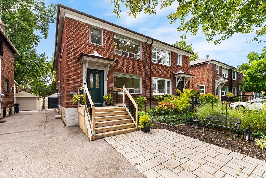 253 Donlea Drive, Toronto