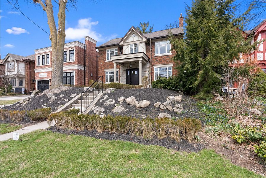 32 Parkhurst Boulevard, Toronto
