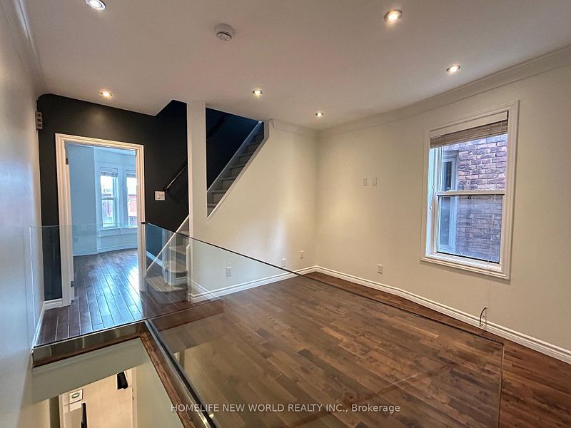 825 Ossington Avenue Second Floor, Toronto 
