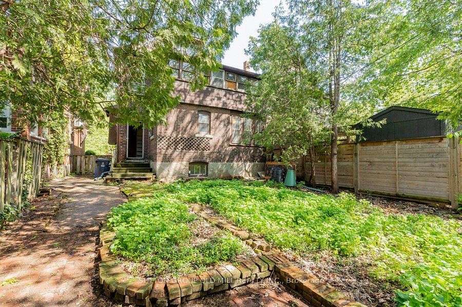 19 Biggar Avenue, Toronto