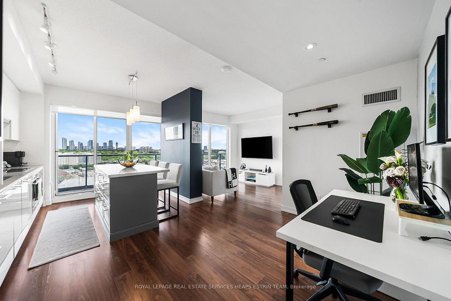 117 McMahon Drive Unit 1111, Toronto