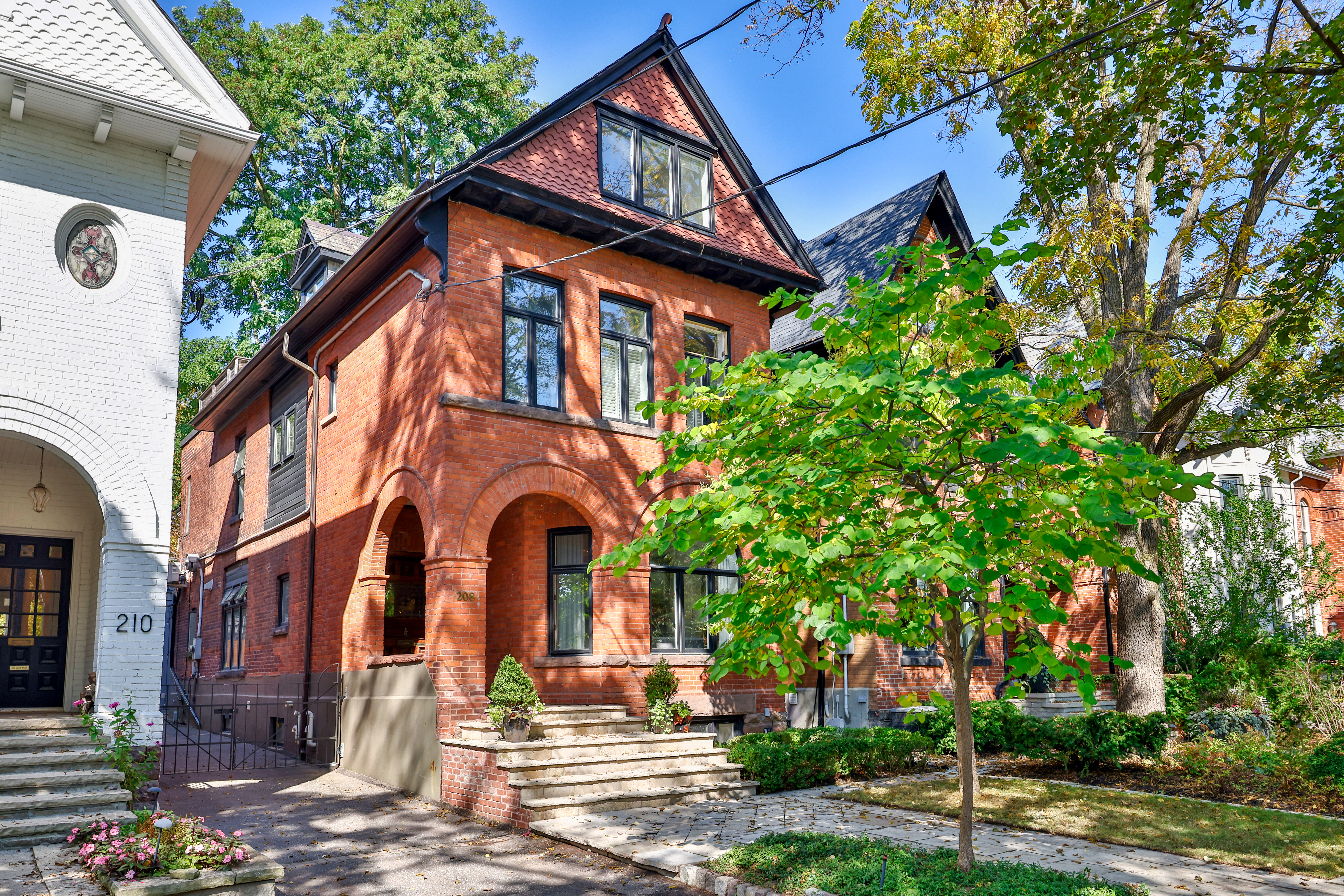Casa Loma architecture and homes